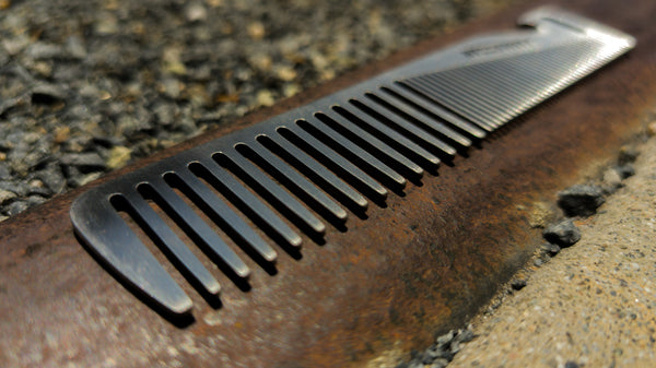 Back of the Retro Apex comb that shows the wide tooth side as smooth rounded bottom teeth. 